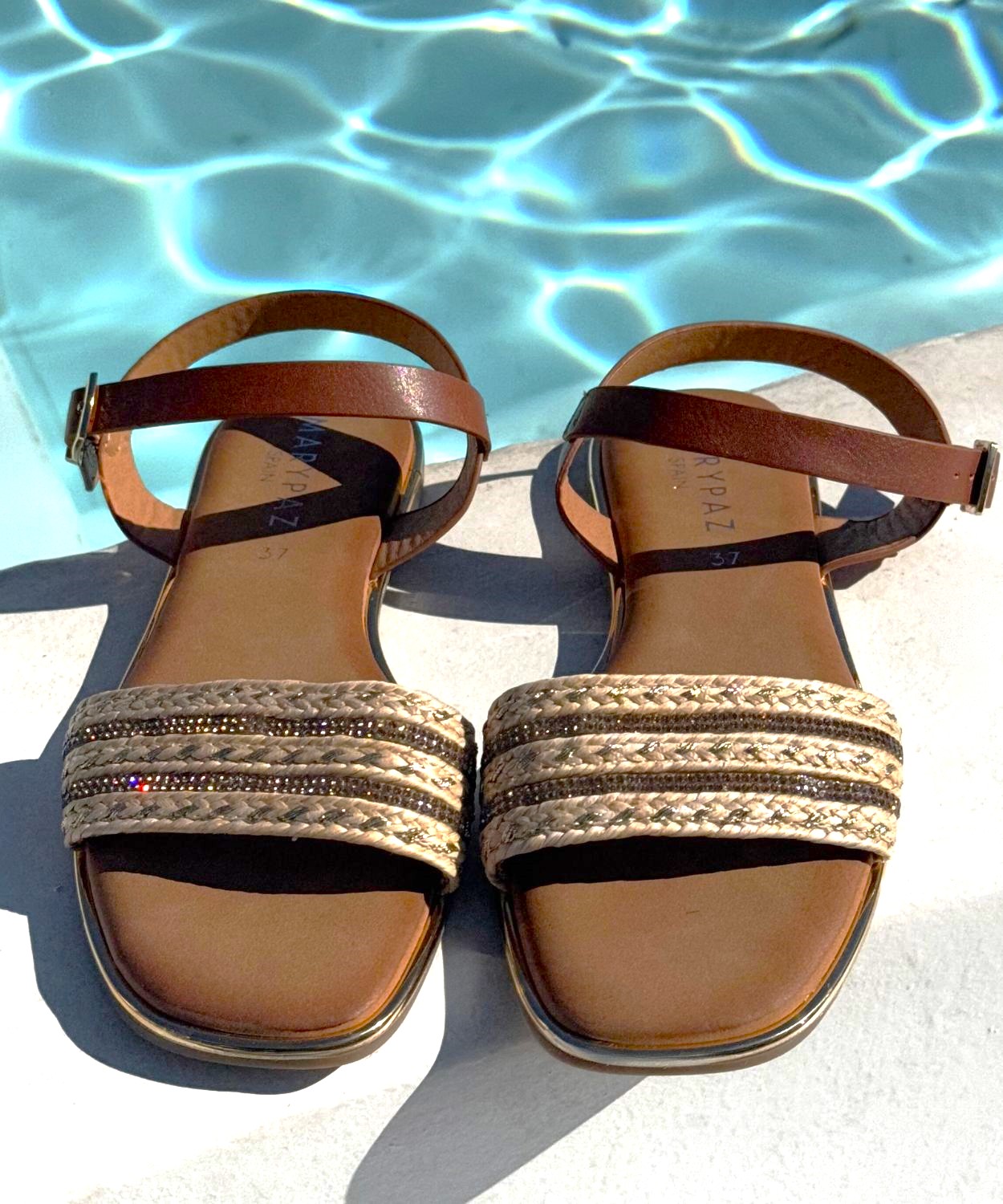 Sandalias planas banda brillo pulsera